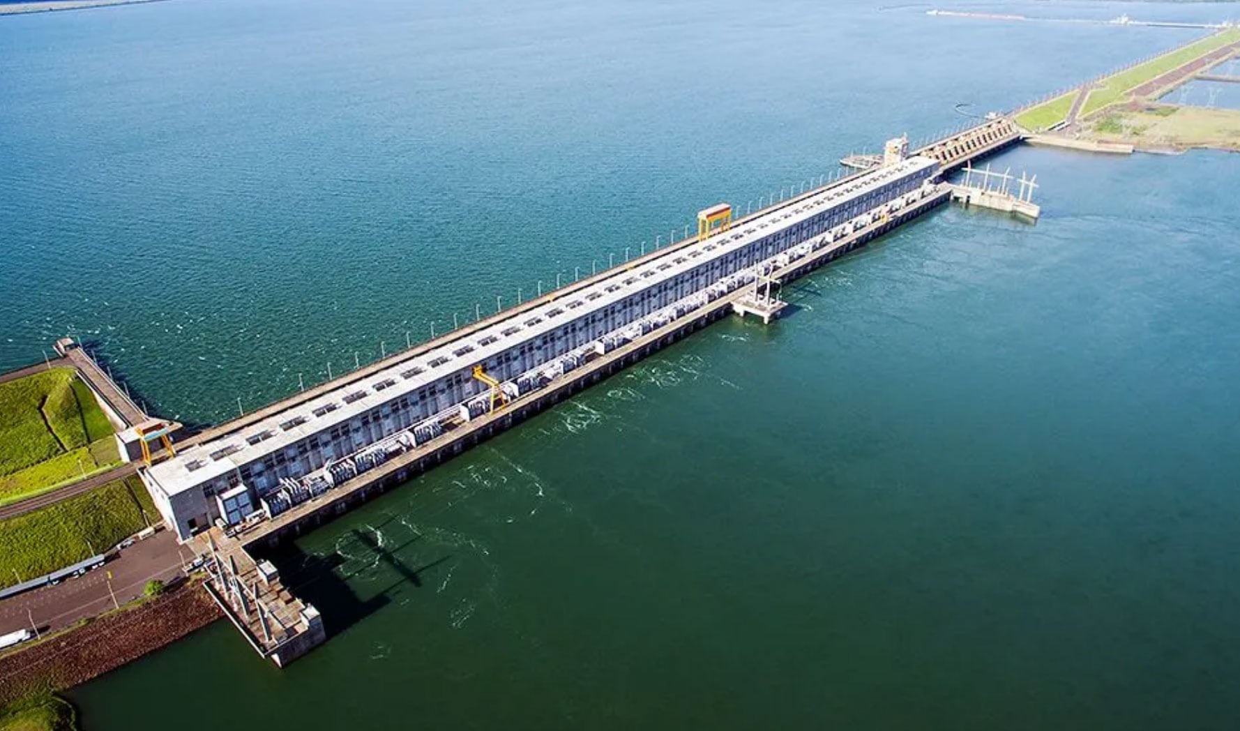 Las turbinas Kaplan de la central hidroeléctrica de Yacyretá funcionan al máximo de su capacidad ante el aumento del caudal