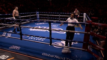 Insólito: una jueza se negó a detener una pelea, le pidió al boxeador que siga y a los pocos segundos decretó su derrota por KO