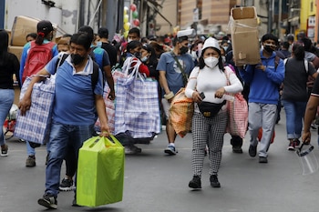 Calles de Perú con gente