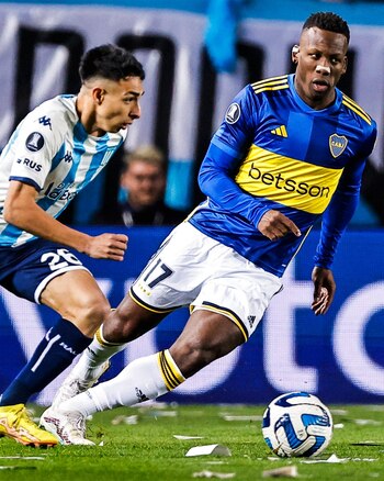 Luis Advíncula es titular en