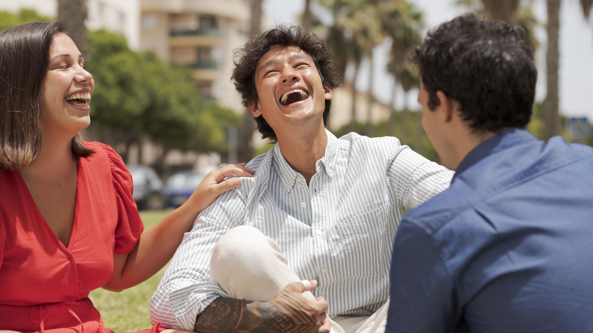 En hospitales, guerras o momentos de duelo, el humor ha demostrado ser un refugio. La risa no solo consuela, también cura, alivia y devuelve humanidad a lo roto. (Freepik)