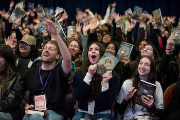 C.S. Pacat convirtió más de 100 rechazos editoriales en el éxito global de la trilogía queer Príncipe cautivo - (Gentileza Urano World)