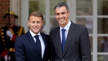Sánchez y Macron aplauden que Reino Unido plantee volver a la UE pero avisan que no se puede elegir a la carta