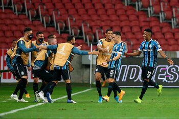 En 70 días como técnico del Gremio, Thiago Nunes cosechó 10 victorias, 5 empates y 5 derrotas en 20 partidos y llegó a obtener dos trofeos en torneos regionales. EFE/Buda Mendes/Pool/Archivo
