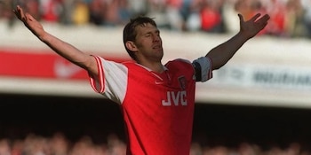 Tony Adams relató cómo la derrota ante Alemania en la Eurocopa 1996 lo llevó a una crisis personal y adicción al alcohol (Captura/YouTube)