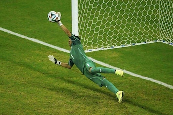 Liderados por las atajadas de Keylor Navas y la genialidad de Bryan Ruiz, Costa Rica firmó en Brasil 2014 una campaña perfecta e invicta que sigue siendo el verdadero techo cualitativo de la región (Cortesía: Revista Atenas).