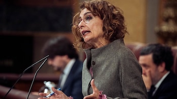 Montero defiende sus mensajes de apoyo a Ábalos porque eran "entre compañeros" de partido y están "sacados de contexto"