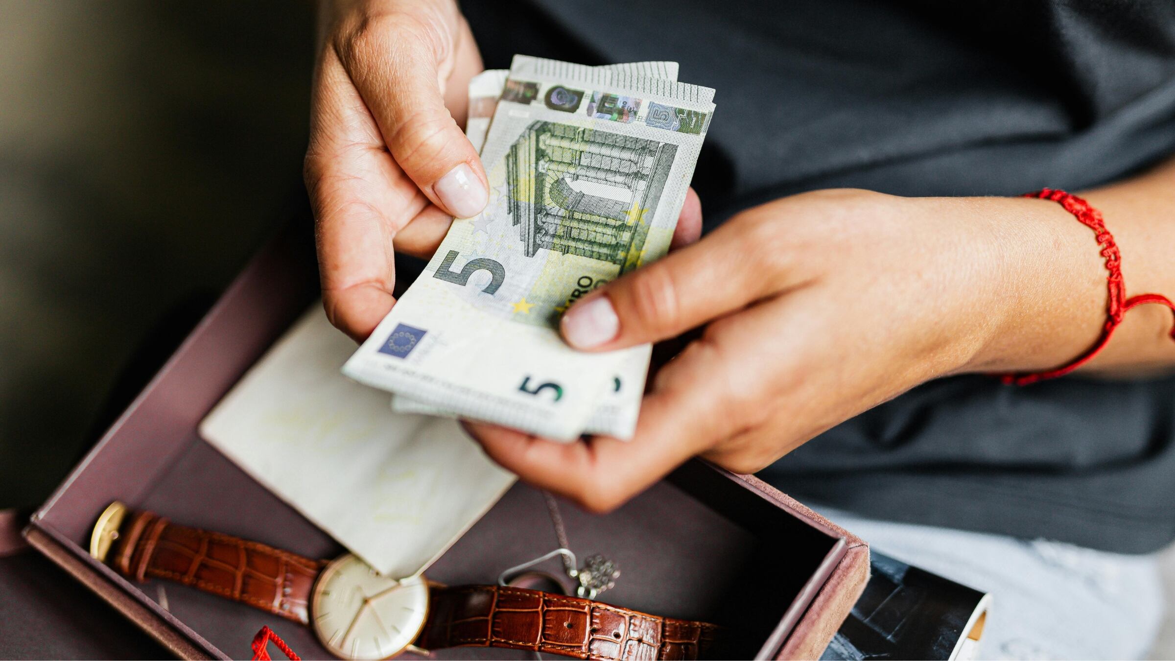 Un anciano demanda a su sobrina por no devolverle el dinero que le entregó mensualmente para que lo administrase por él: la Justicia avala la devolución