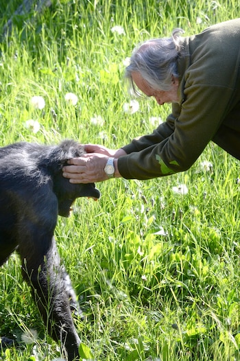 Tomy junto a su hermano