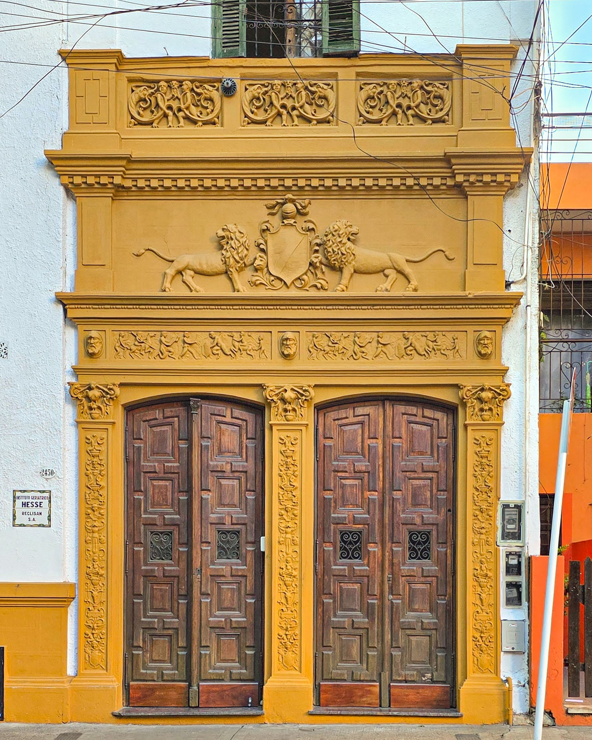 Las puertas otras de las búsquedas de Pablo en sus recorridas porteñas