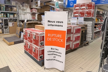 Cartel de "sin stock" en un supermercado francés. (EFE/ Jorge Luis Mazorra)