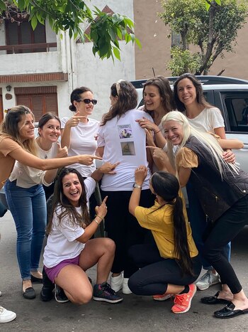 Amigas apoyo quimioterapia de una chica Paraná