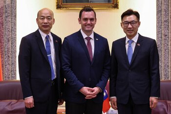 El legislador republicano Mike Gallagher,