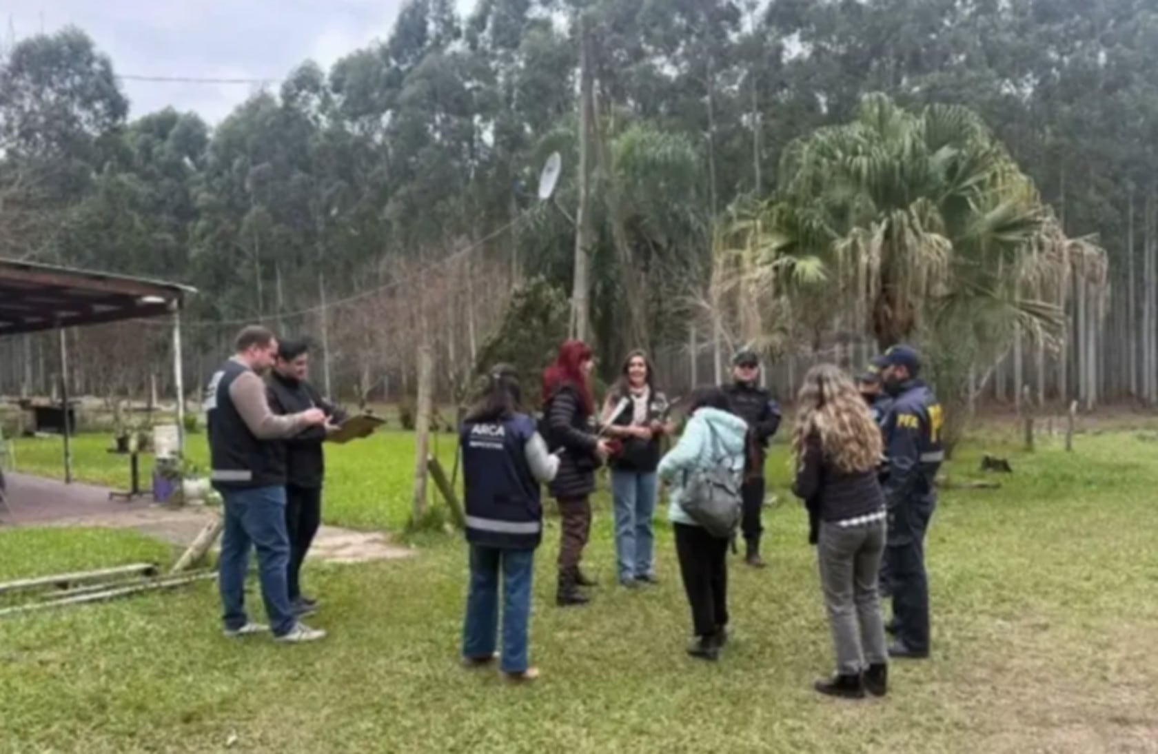 Autoridades realizan un allanamiento en un campo de Concordia, Entre Ríos, en el marco de una investigación por trata de personas y explotación laboral (El Once)
