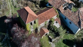 El pueblo ofrece un gran potencial de transformación con una iglesia románica del siglo XII y edificaciones de calidad arquitectónica (idealista)