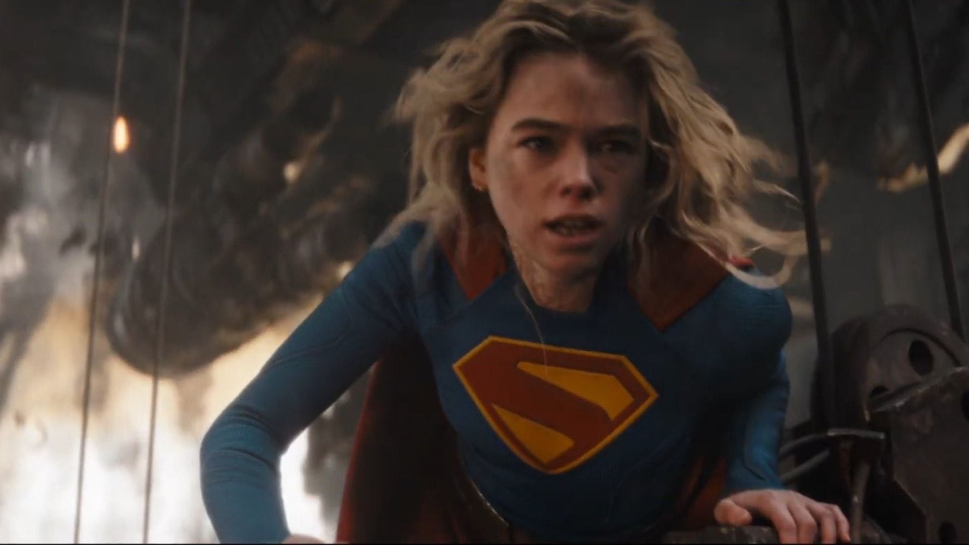 Milly Alcock interpreta a Kara Zor-El en Supergirl, una historia en la que el personaje viaja por el cosmos junto a Ruthye y Krypto (Warner Bros./DC Studios)