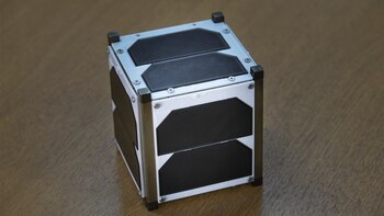 Uno de los aspectos más destacados del satélite es su sistema de generación de energía y de transmisión de datos, dos elementos clave para garantizar su funcionamiento en órbita (Fotos: Fernando Calzada)