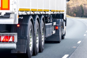 La iniciativa tiene como objetivo contribuir al desarrollo de las cadenas productivas agropecuarias provinciales mediante mejoras en la red de caminos (Foto: Shutterstock)