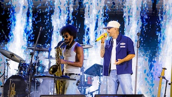 Mike Bahía enciende el Centro