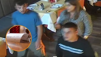 Entran en un restaurante, hacen