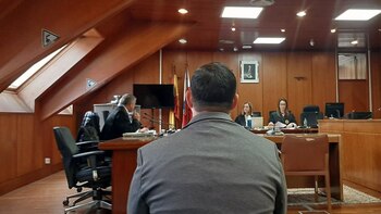 El instalador acusado de violar