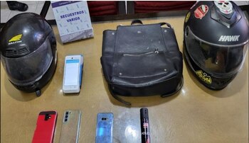 Teléfonos y cascos de las