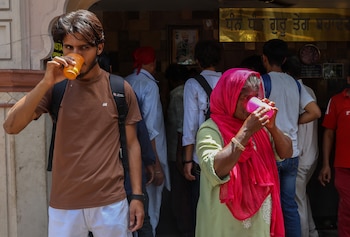 Nueva Delhi recurre a carpas climatizadas para combatir su día más caluroso con 45 grados
