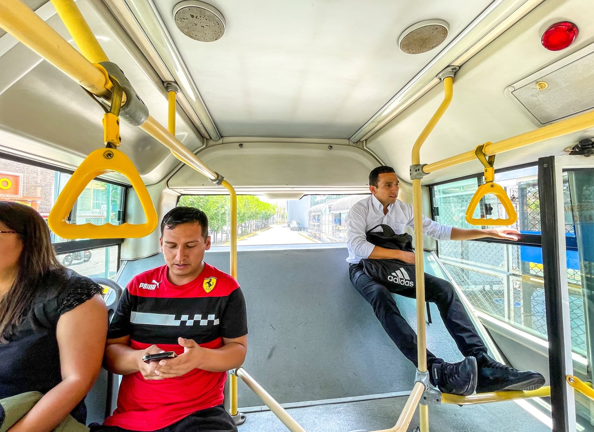 Los motivos de los viajes están estrechamente vinculados con las actividades diarias. El 56% de los usuarios utiliza el transporte público para desplazarse por razones laborales. Foto: Metropolitano