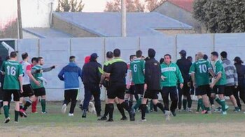 El árbitro cobró un penal