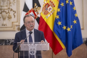 19/08/2026 El presidente de Ceuta, Juan Jesús Vivas, atiende a los medios de comunicación, en el Palacio de la Asamblea de Ceuta, a 19 de agosto de 2026, en Ceuta (España). Ceuta sigue afrontando una grave crisis humanitaria después de la histórica entrada masiva de más de 70.000 migrantes a nado por el Tarajal durante los días 30 y 31 del pasado mes de julio.
POLITICA
Marcos Moreno - Europa Press