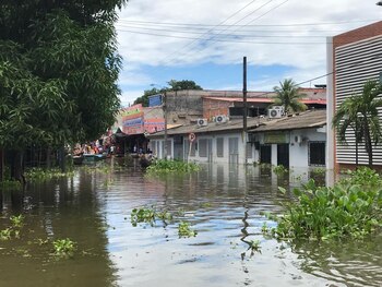 La ayuda económica por desastre nacional llegará a damnificados de 23 departamentos y Bogotá, con mayor concentración de beneficiarios en Cundinamarca, Chocó, Santander, Sucre y Risaralda - crédito Ungrd