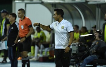 Lucas González, ahora técnico de