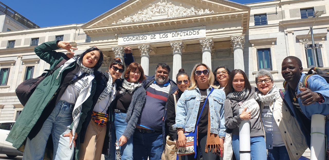 Activistas de Regularización Ya frente al Congreso. (Cedida a Infobae)