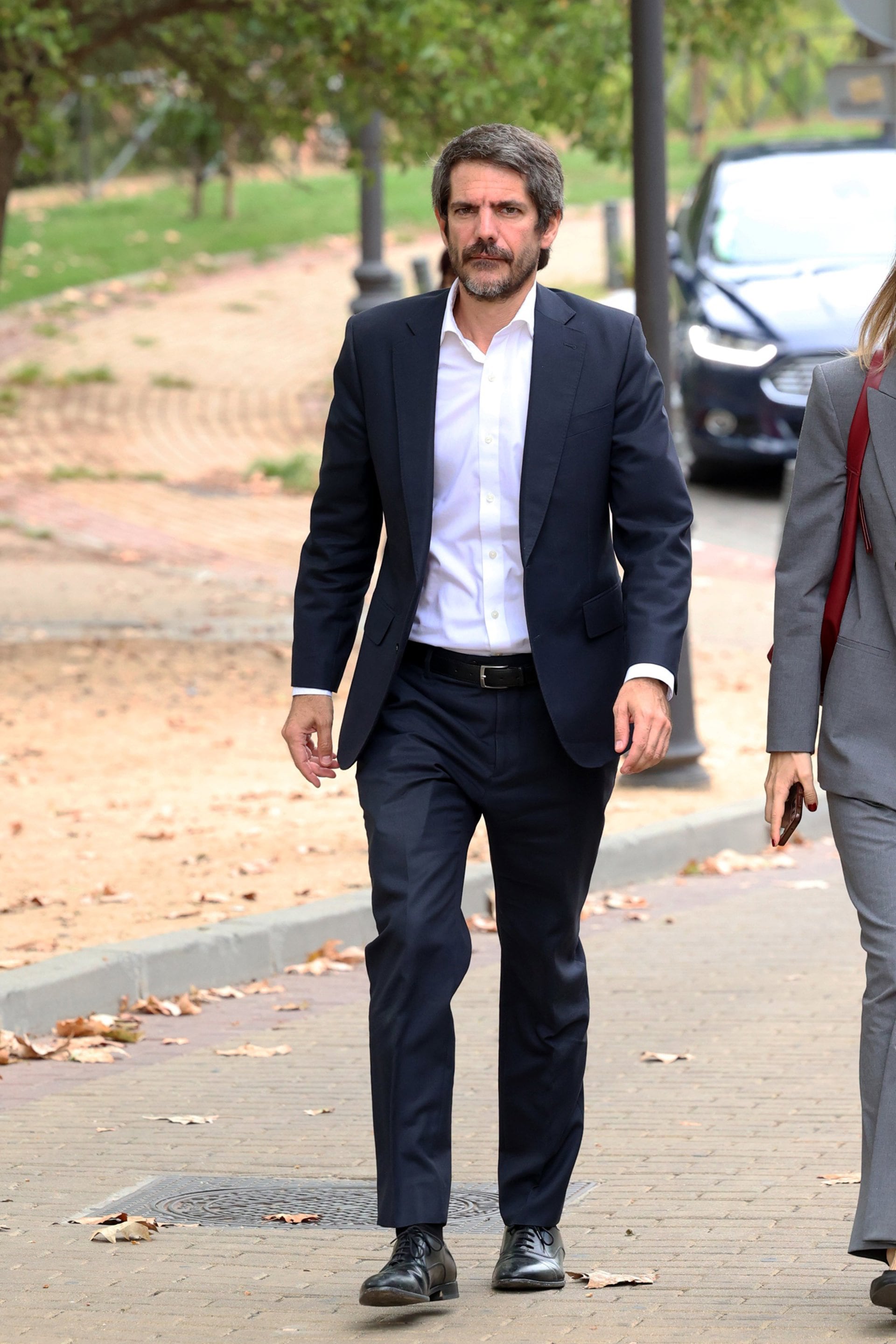 30/09/2026 El ministro de Cultura, Ernest Urtasun, a su llegada al tanatorio para dar el último adiós al cineasta Gonzalo Suárez, a 30 de septiembre de 2026, en Madrid (España).SOCIEDAD Ángel Díaz Briñas - Europa Press