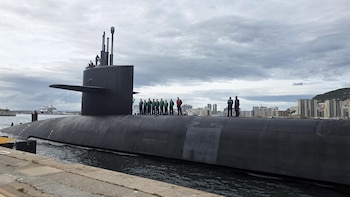 Atraca en Gibraltar el mayor submarino nuclear de EEUU
