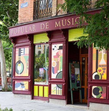 La escuela está situada en