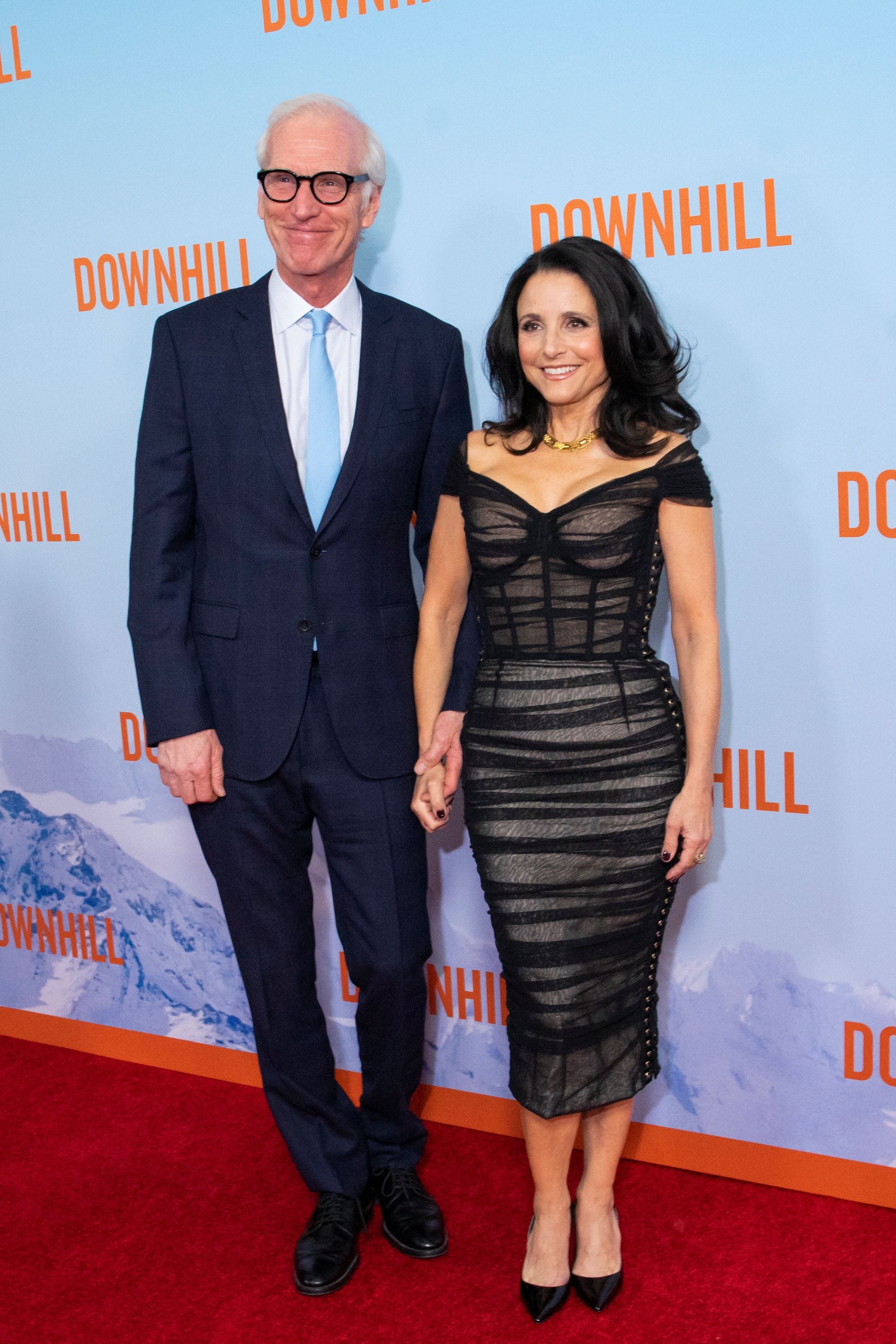 Julia Louis-Dreyfus repasó su matrimonio de 38 años con Brad Hall y dijo que la llegada de los hijos desplaza el ego a un segundo plano (REUTERS/Eduardo Munoz)