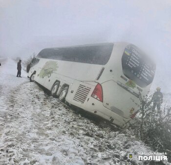Un bus de pasajeros varado