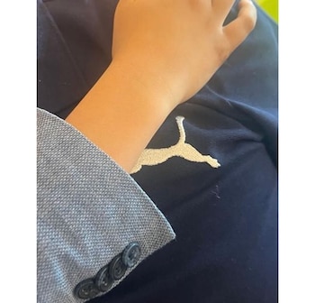 Junior y una tierna postal