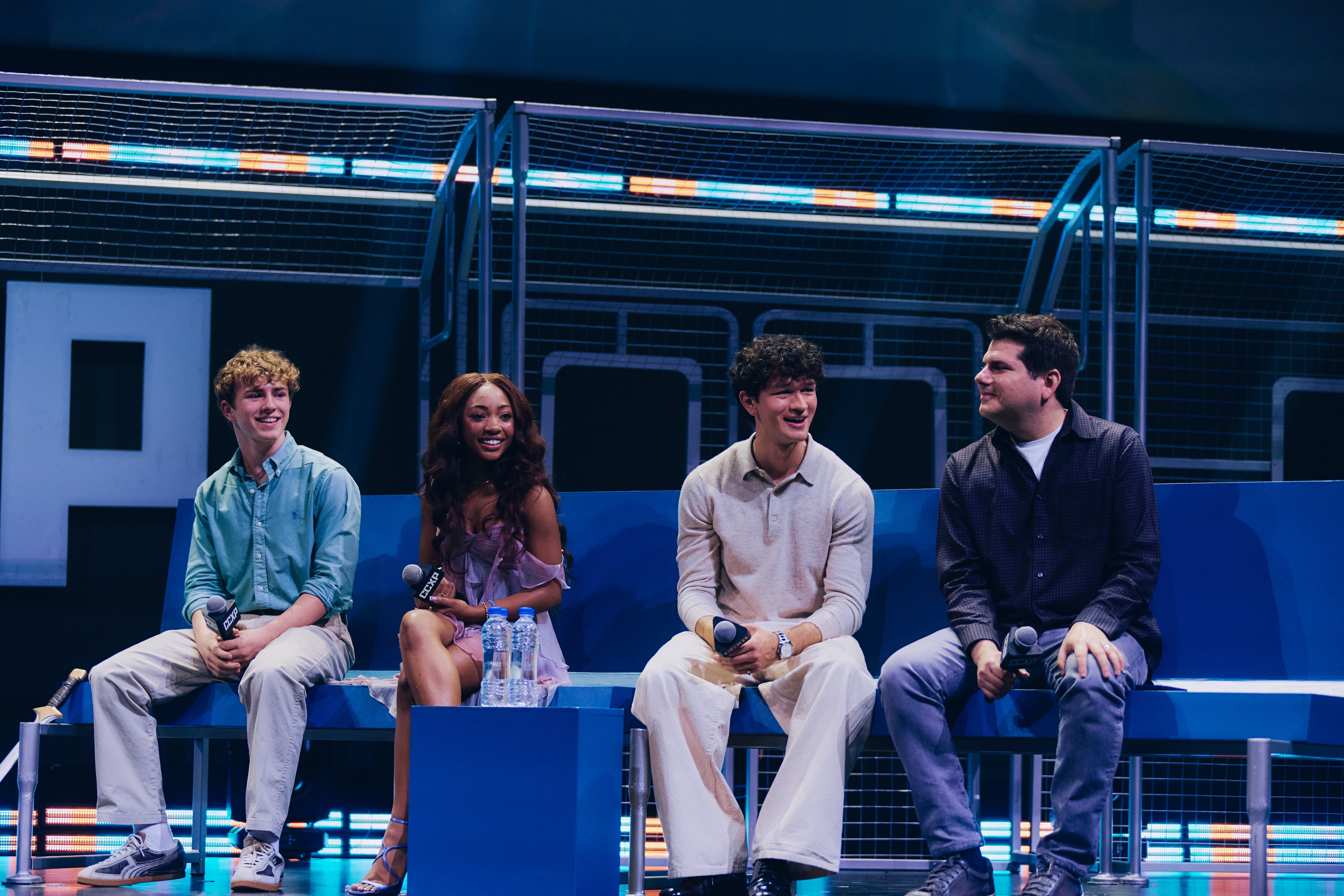 Los protagonistas: Walker Scobell, Leah Jeffries, Charlie Bushnell y el productor, Dan Shotz, en CCXP