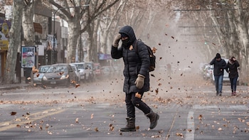 Alerta amarilla en 10 regiones por ráfagas intensas, viento zonda y nevadas: qué zonas se verán afectadas