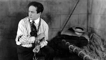 Houdini murió en Halloween hace 100 años: una médica reabrió el caso y cuestiona la versión oficial de su muerte
