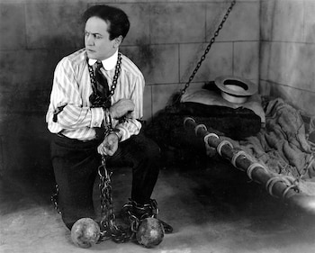 La uróloga Larrian Gillespie revisó documentos y certificados de defunción para cuestionar la versión histórica sobre la muerte de Houdini