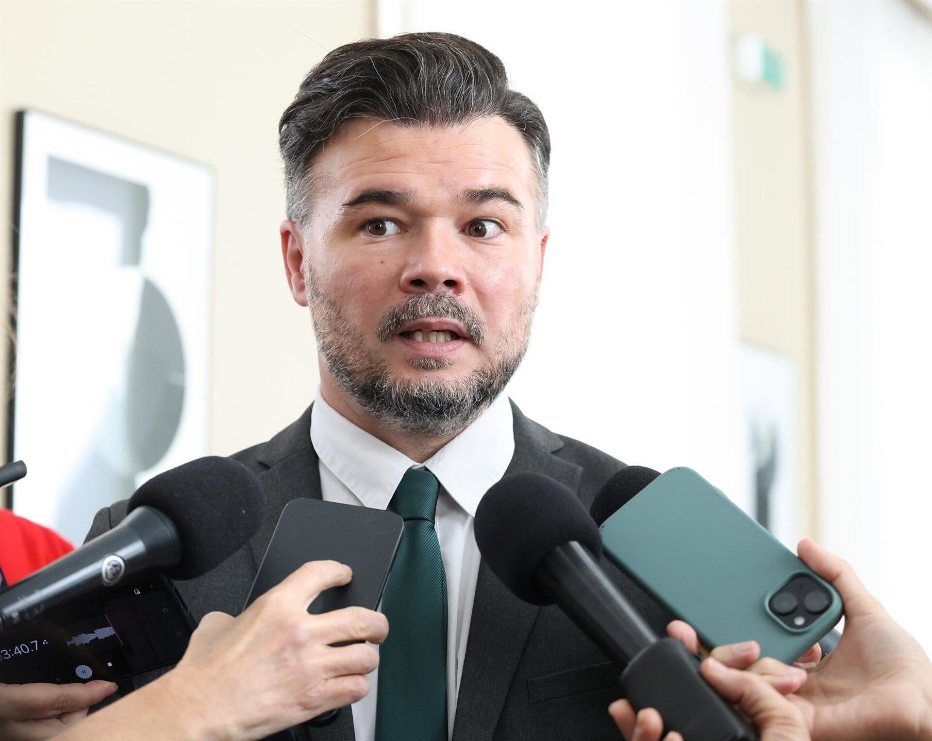 Rufián concluye que con la renuncia de Mazón gana Ayuso, que ha estado en silencio, y cree que Feijóo «huele a Casado»