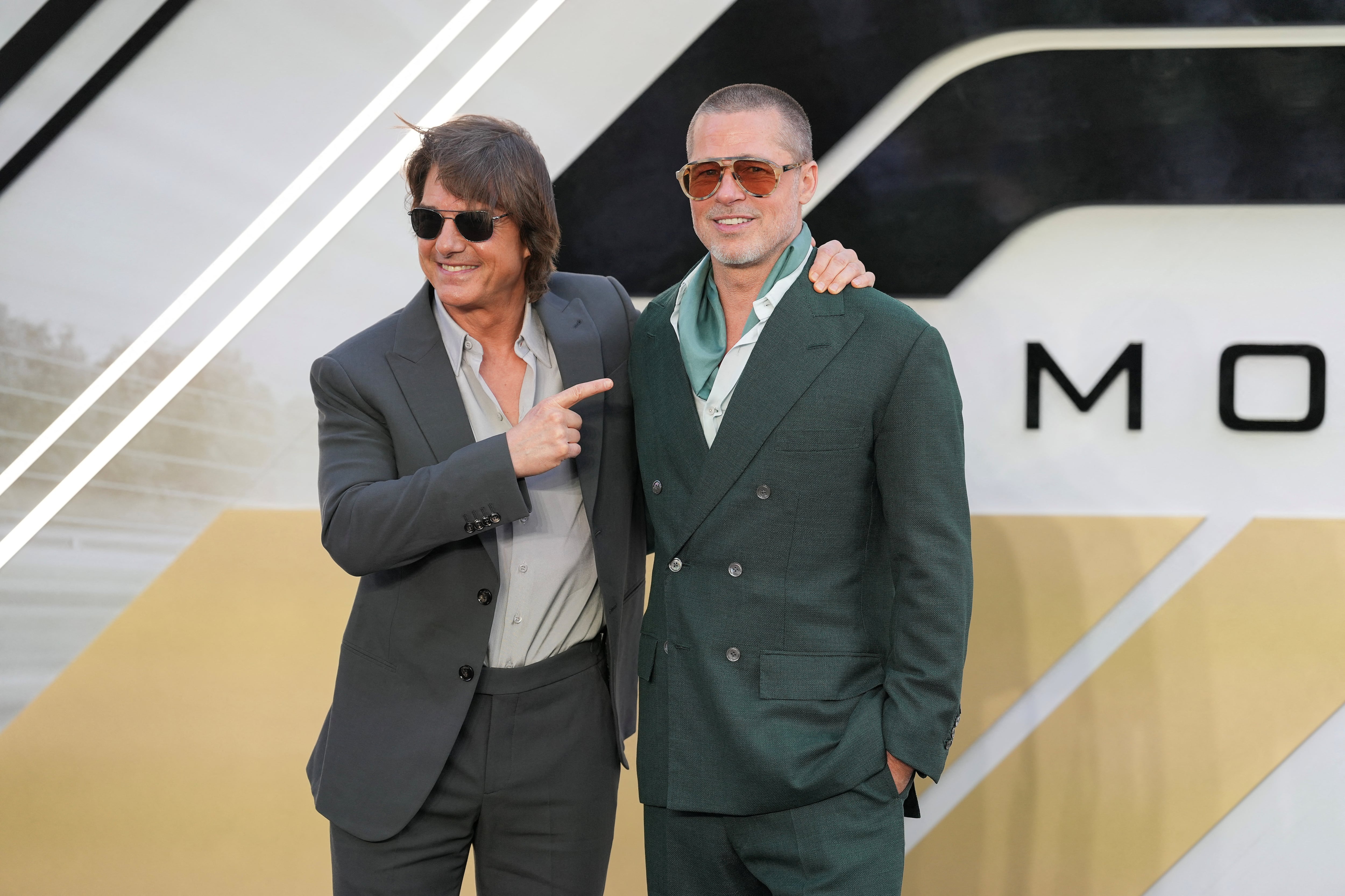 Tom Cruise junto a Brad Pitt en la presentación de 'F1: La película'. REUTERS/Maja Smiejkowska