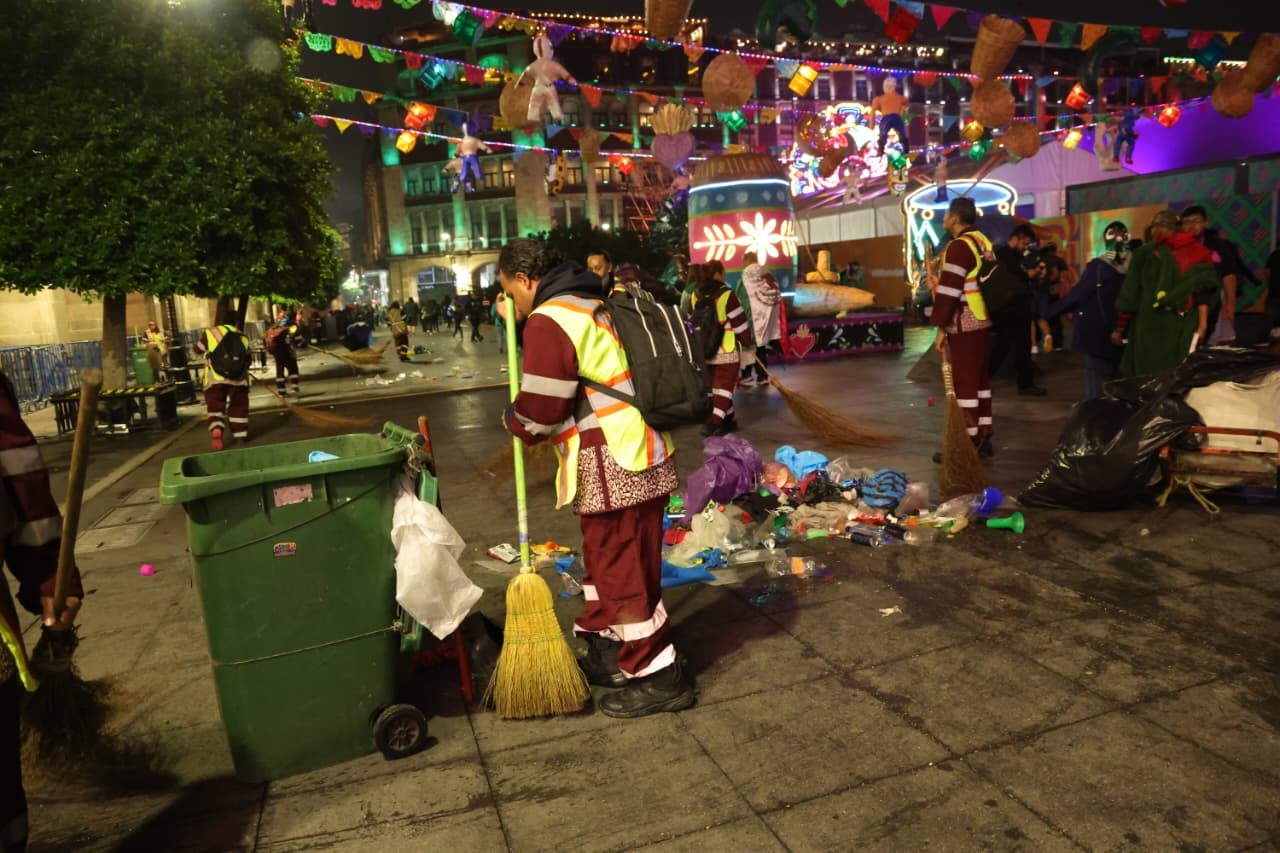 El uniforme guinda vulnera la seguridad de los trabajadores de limpia. | Gobierno de CDMX