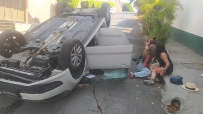 Chicas se vuelven virales por tomarse una selfie tras sufrir un accidente en Cuernavaca