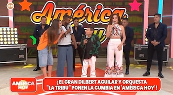 O cantor de cumbia Dilbert Aguilar teve problemas no 'América Hoy' ao confessar sua paixão pela apresentadora Janet Barboza. Ele até disse que dedicou uma música para ela!