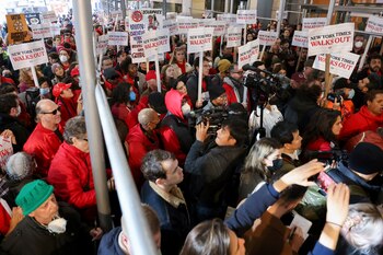 Cientos de periodistas y otros