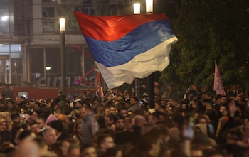 Los partidarios de la 'Lista de Estudiantes' celebran su triunfo tras las elecciones parlamentarias en Belgrado, Serbia, el 25 de octubre de 2026. EFE/EPA/ANDREJ CUKIC